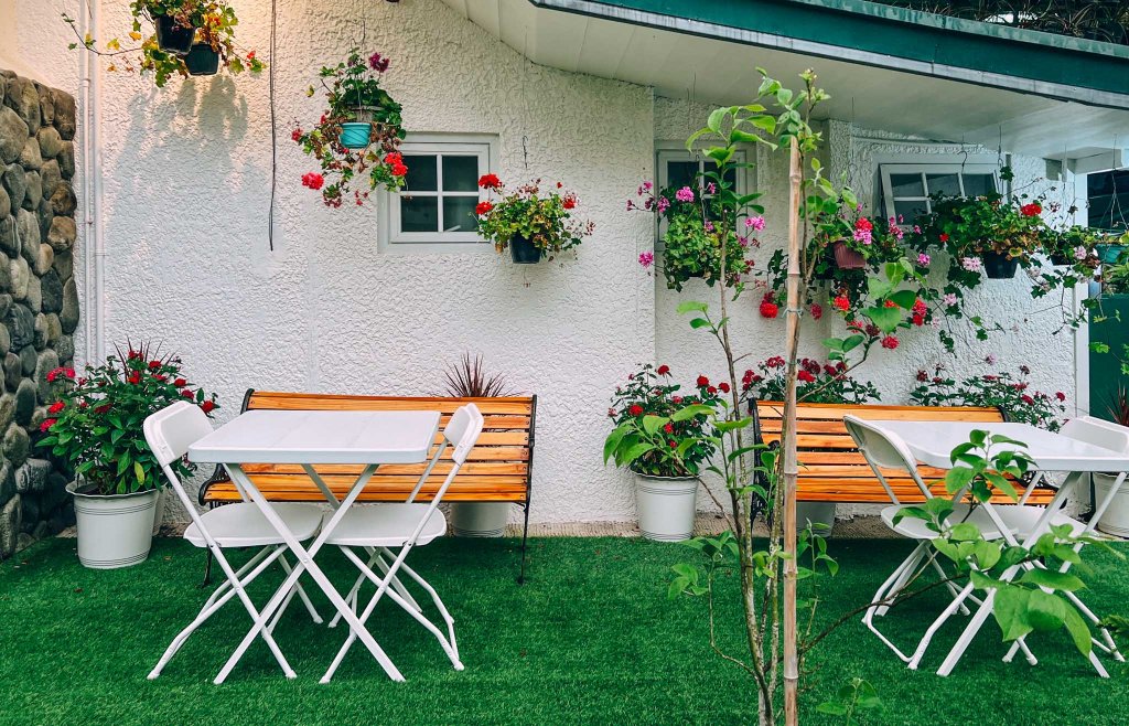 Buddy-One Camp Café: A Cozy Retreat in the&nbsp;Highlands